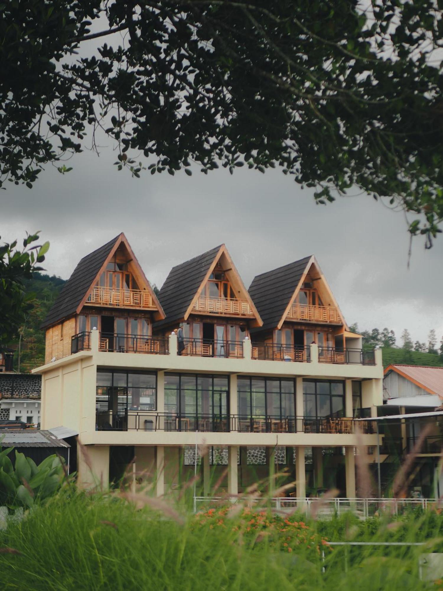 Pojok Kahyangan Homestay And Cabin Kejajar Exteriör bild