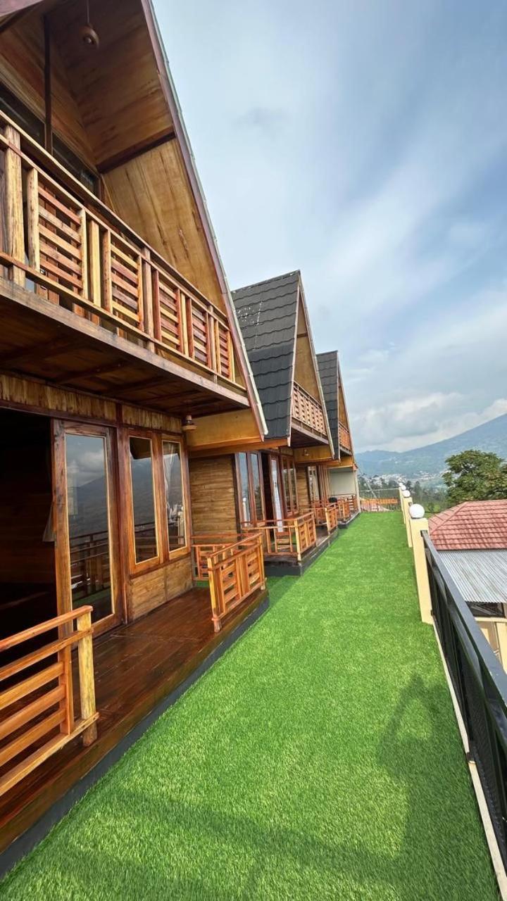 Pojok Kahyangan Homestay And Cabin Kejajar Exteriör bild